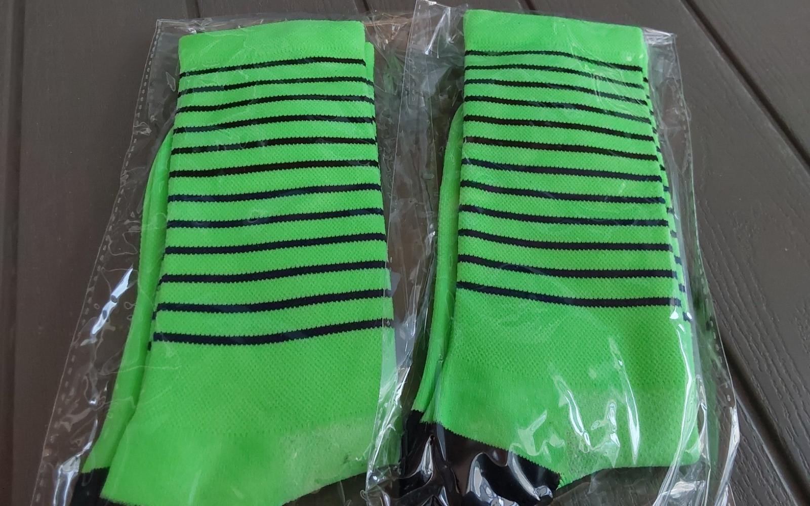2 PAIRS !  Women Men's Cycling Socks Green Breathable, anti slip STOCK CLEARANCE