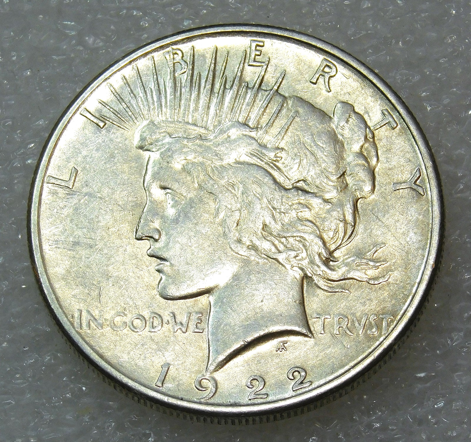 1922-S Peace Silver Dollar XF/AU Frosty luster in saflip #M379
