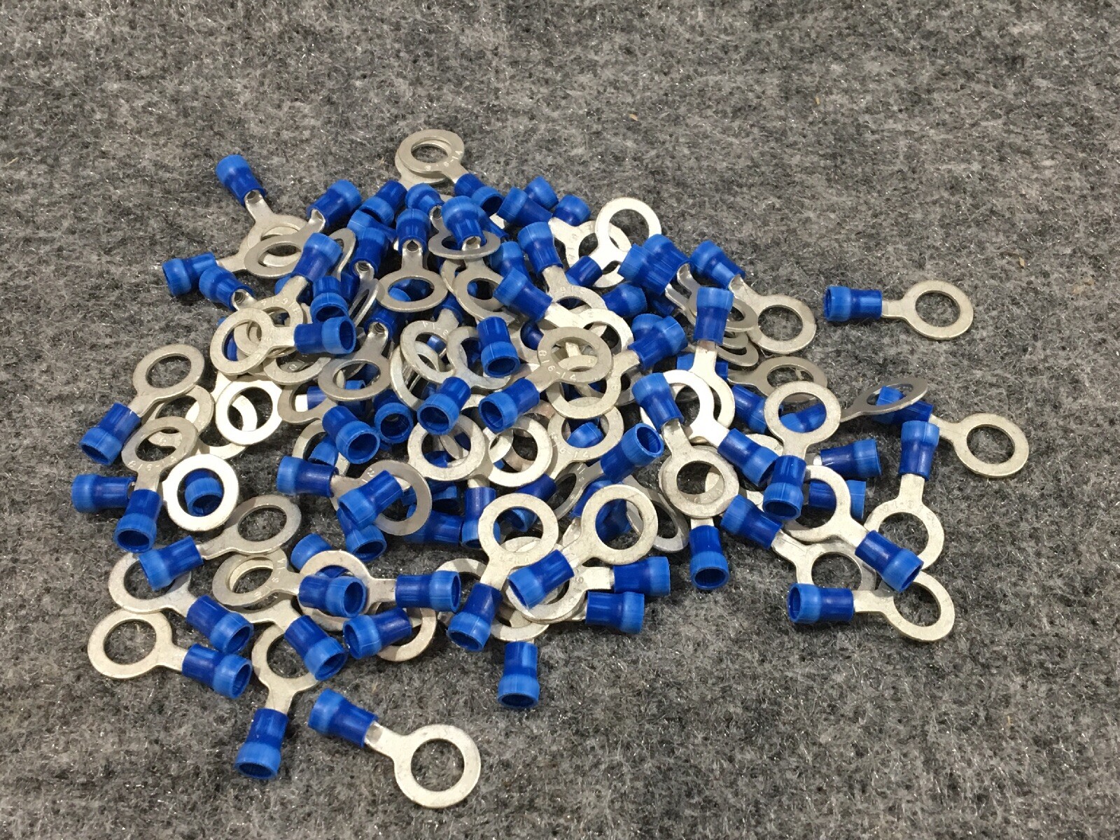New Lot of 100 Burndy TP14516 509324 Vinylug Vinyl Ring 16 - 14 AWG, SD 5/16