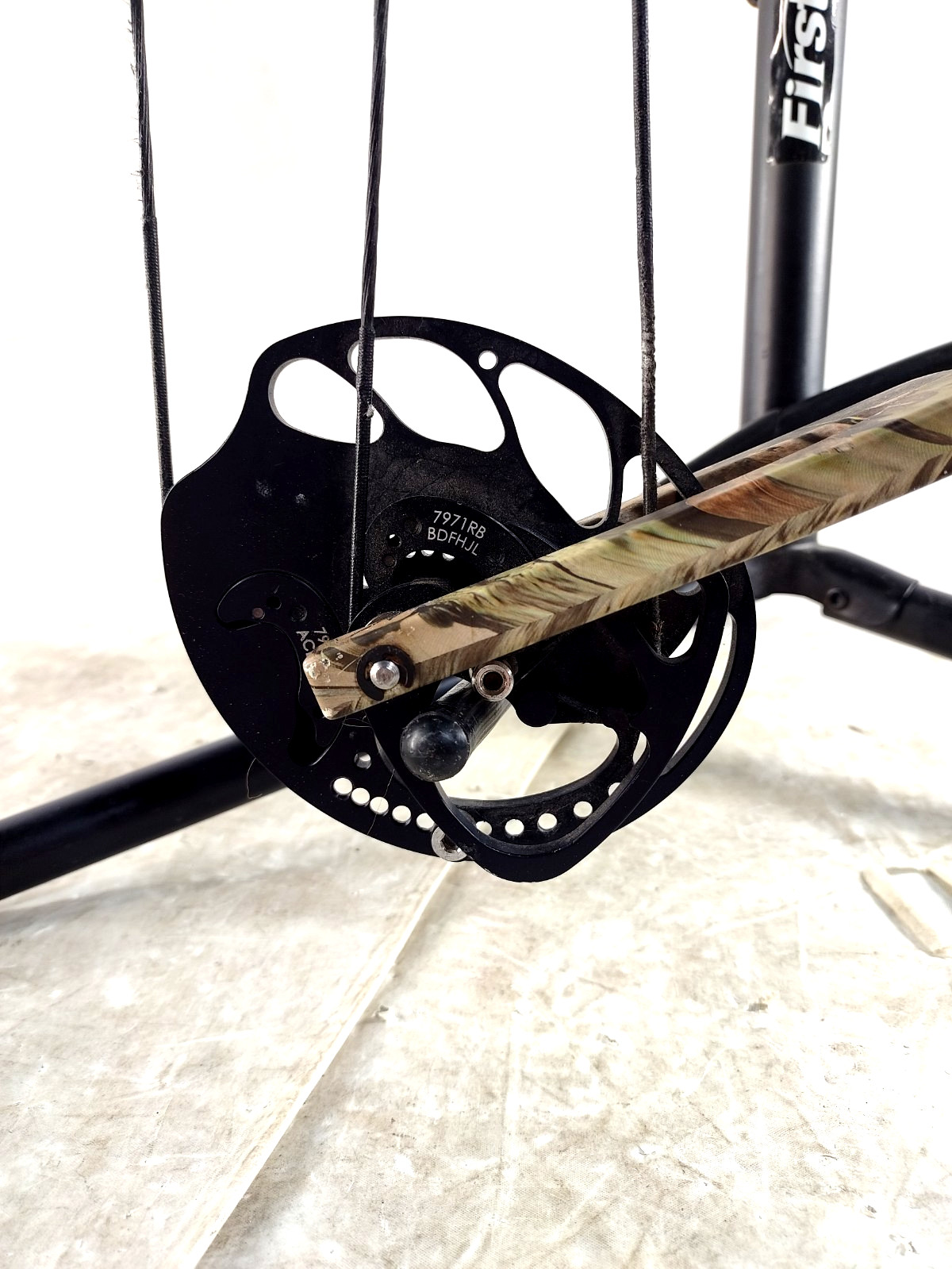 PSE Brute Compound Bow - RH - 25-30” - 60-70#
