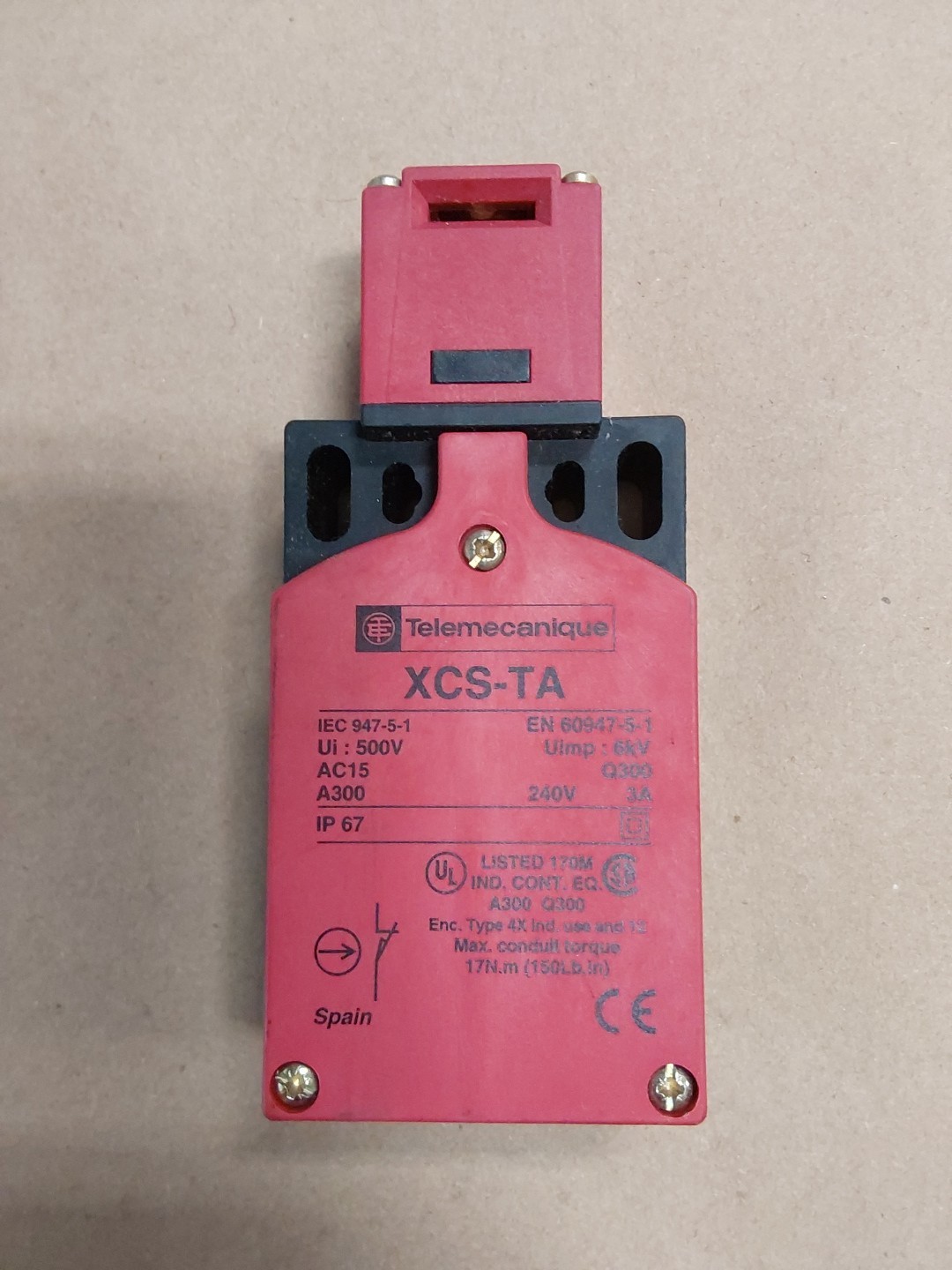 TELEMECANIQUE safety switch XCS-TA A300 Ac15 Ui:500V 240V 3A
