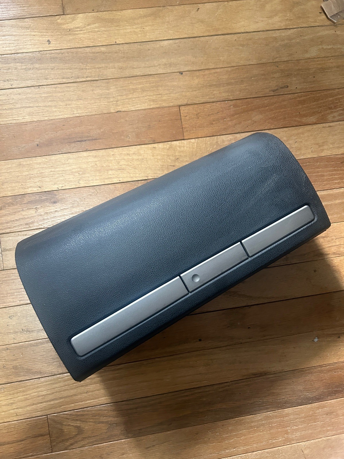 2007-13 SILVERADO SIERRA TAHOE Yukon Upper GLOVE BOX STORAGE COMPARTMENT BLACK