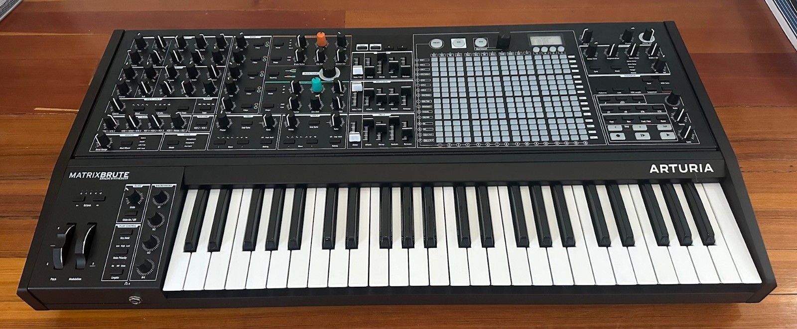 Arturia MatrixBrute Noir Edition Synthesizer