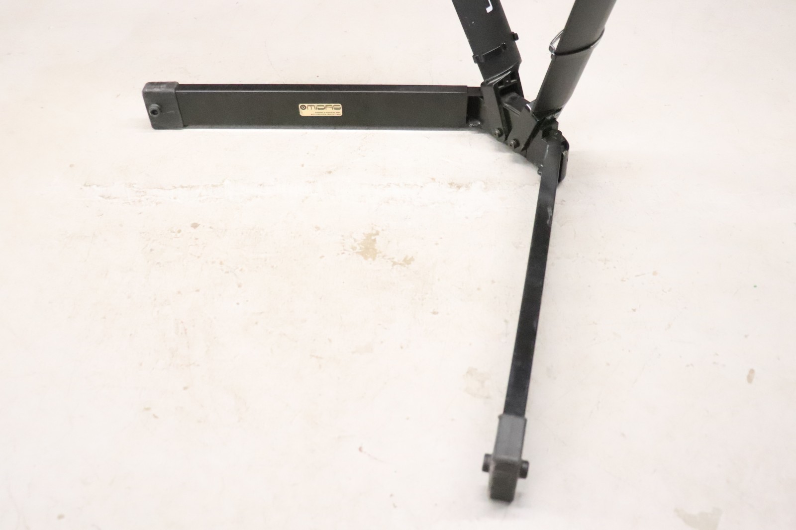 Ultimate Support V-Stand Pro V-Style Keyboard Stand Black