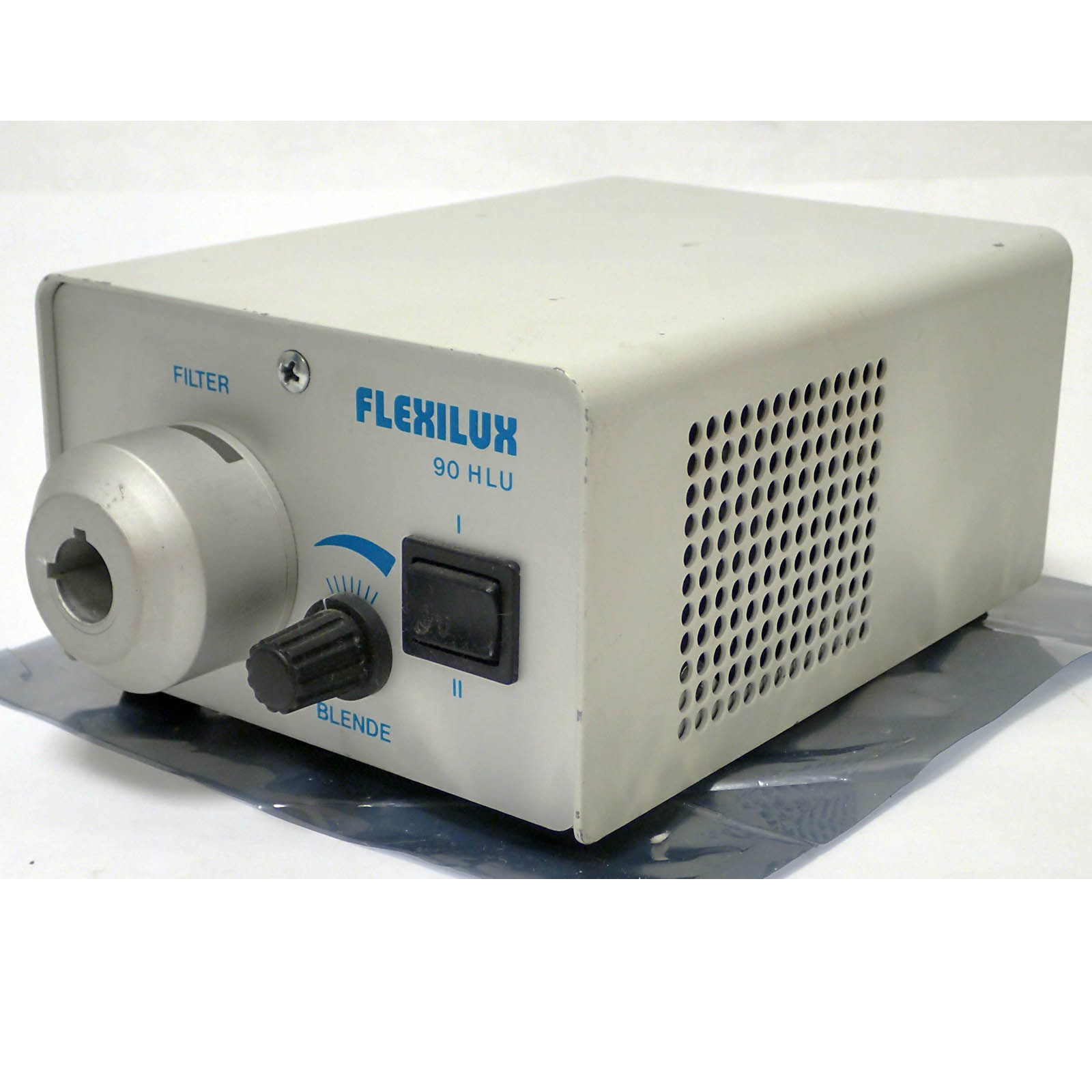 SCHOLLY FIBEROPTIK FLEXILUX 90 HLU FIBER OPTIC COLD LIGHT SOURCE 220VAC 50/60 HZ