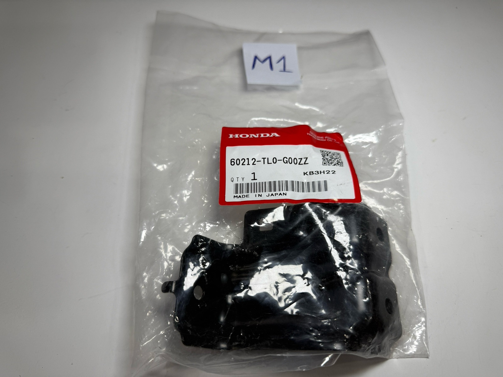 OEM HONDA 60212TL0G00ZZ STAY, R. FR. FENDER - BRAND NEW