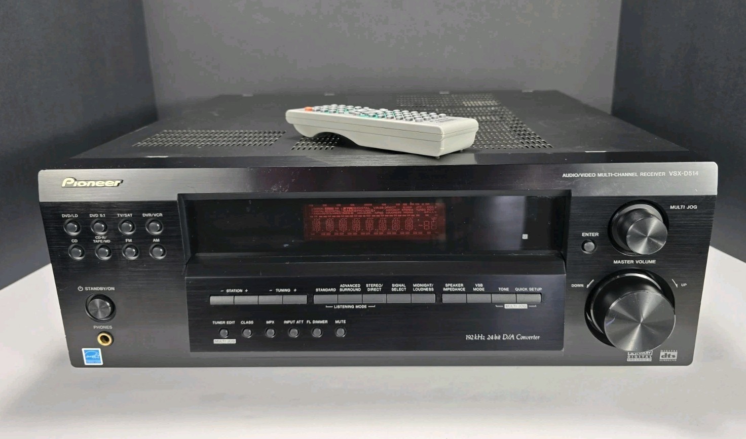 Pioneer VSX-D514 5.1 Channel AV Stereo Receiver With Remote. Bundle