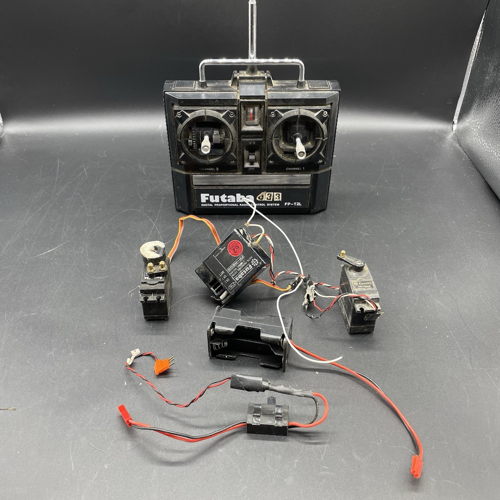 Futaba FP-T2L Digital Proportional Transmitter FP-R2GS Receiver Servos UNTESTED