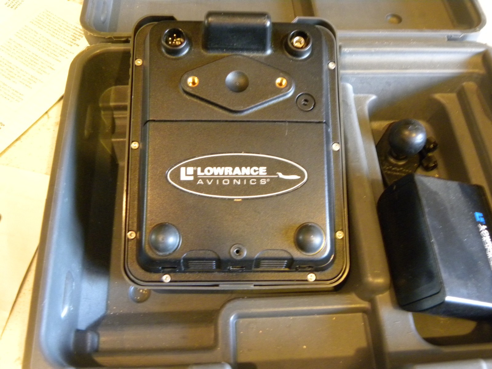 Lowrance Avionics AIRMAP 2000c GPS - UNTESTED