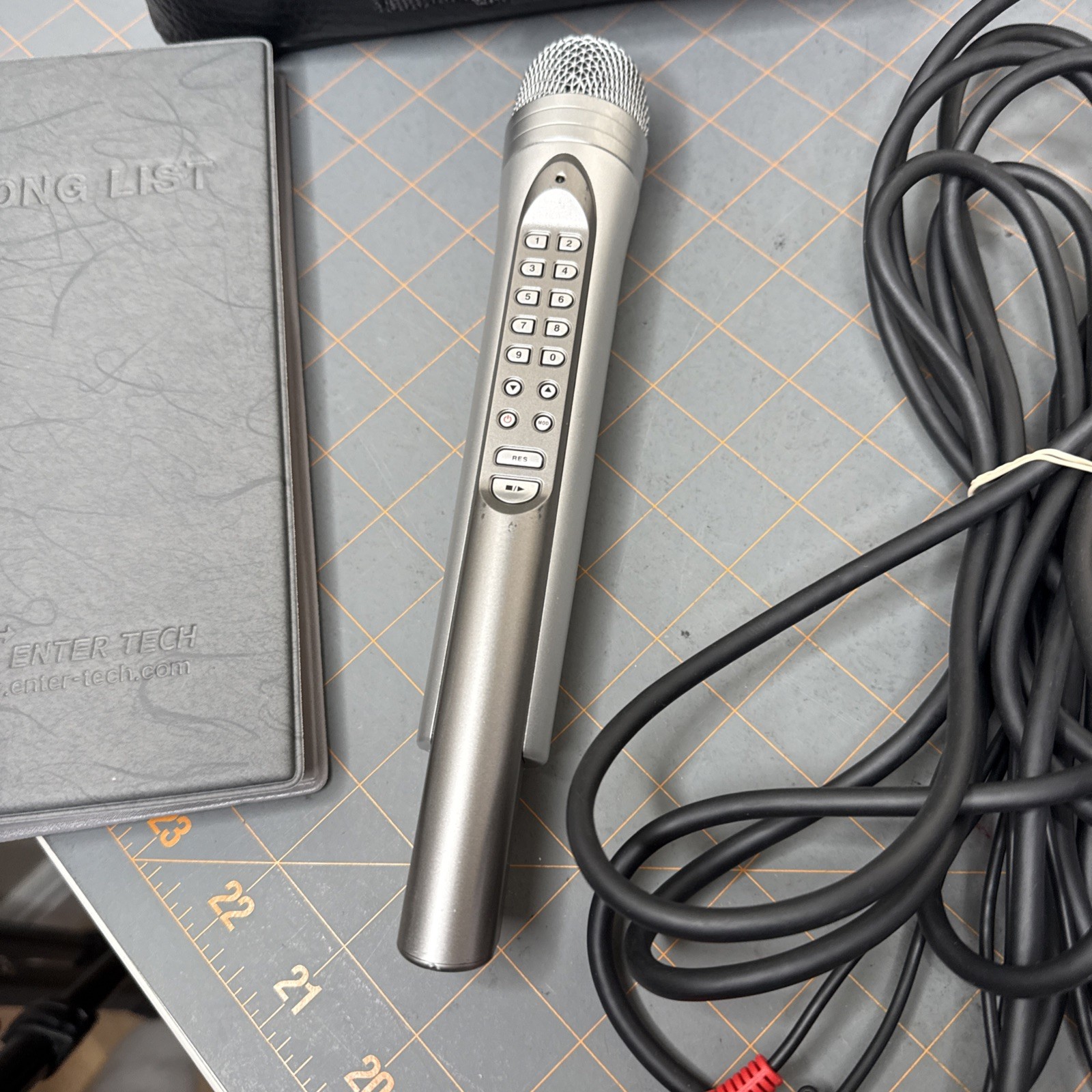 WOW! Magic Sing ED-8000 Karaoke Mic, Case, Cables and Extra Cartridge