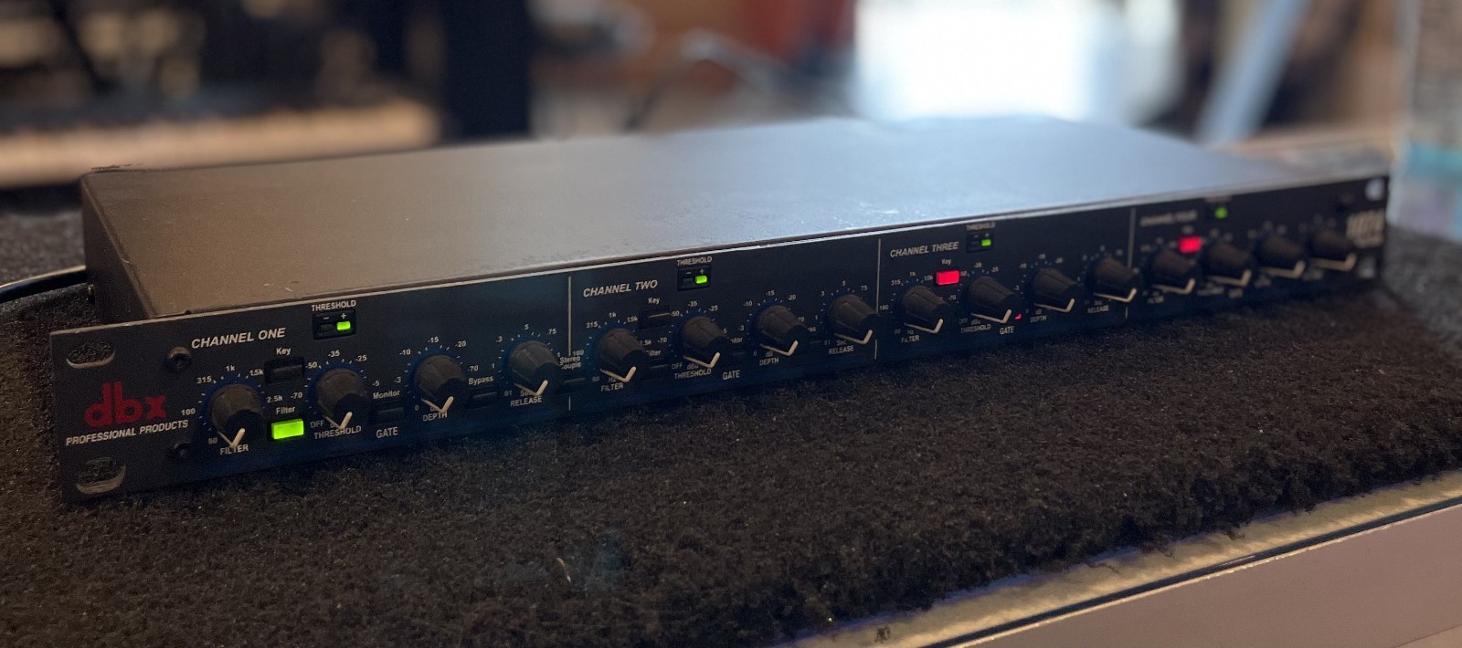 DBX 1074 Quad Noise Gate Dynamic Processor Rack Effect Unit w/ IEC Power Cable