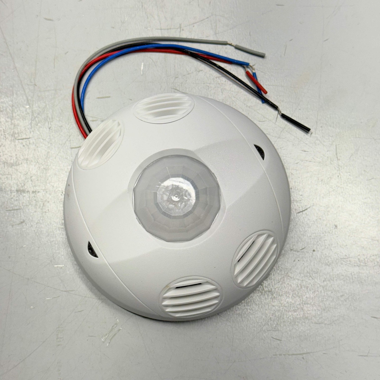 LEVITON Occupancy Sensor OSC10-MWW,Ceiling Mount,24VDC, 1000sqft,White