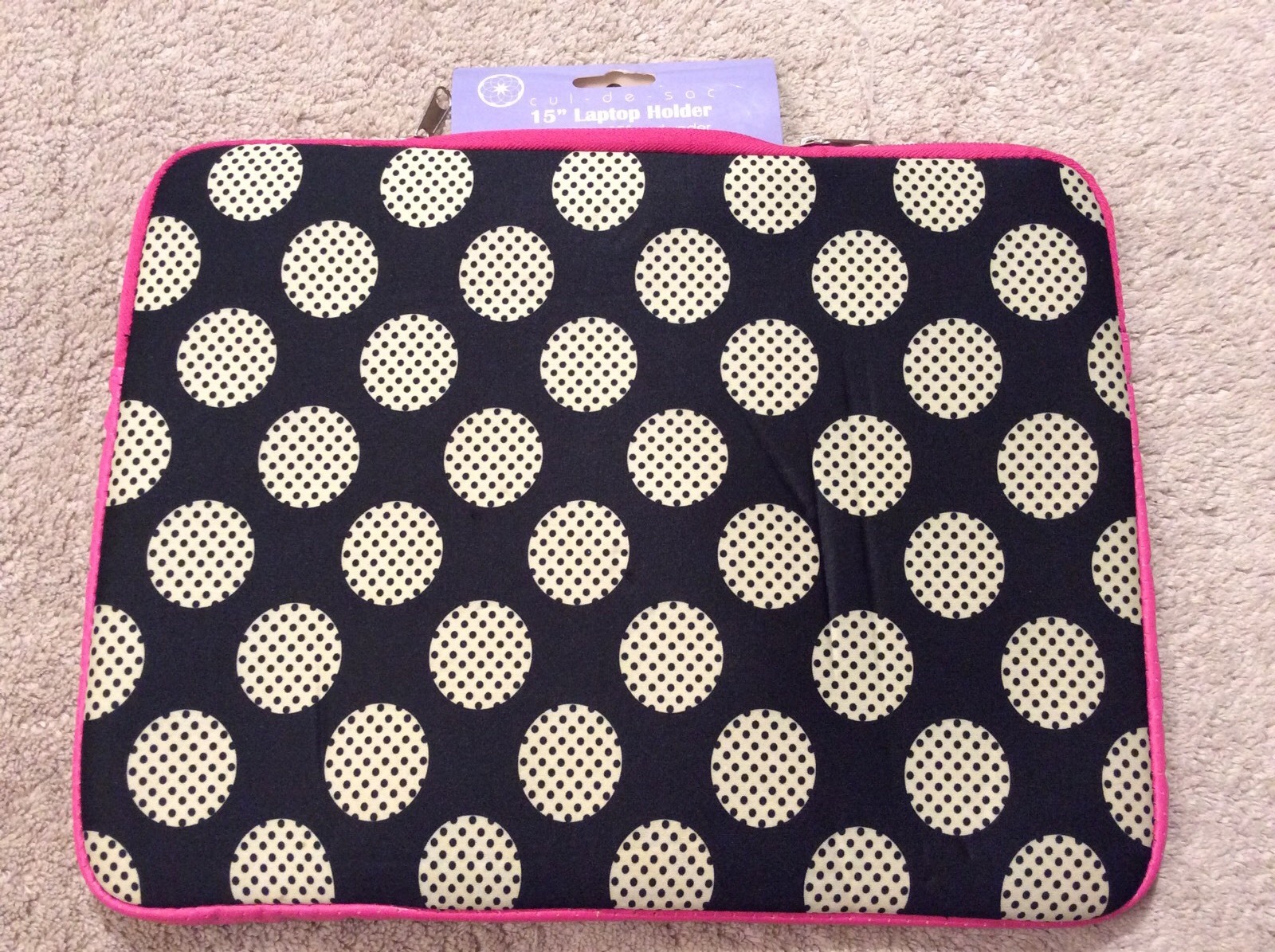 Cul-de-sac 15" Laptop Holder. Black, Beige, Pink. NEW.