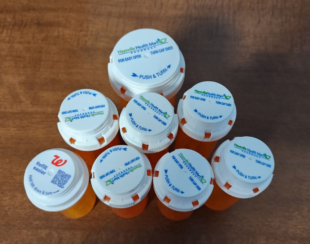 Lot of 8 Empty Plastic Pill Bottles Amber Hobby & Crafts