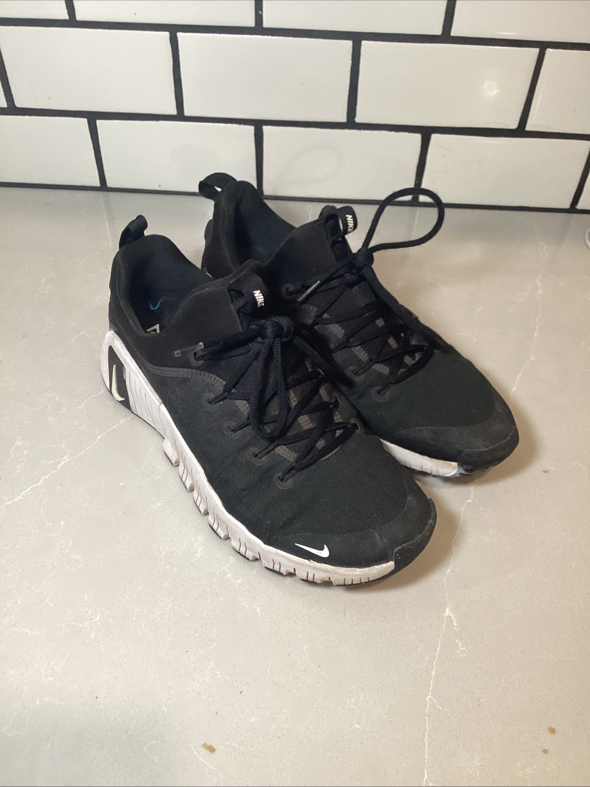 Nike Free Metcon 4 Women’s Training Shoes Black White Size US 10  CZ0596-001