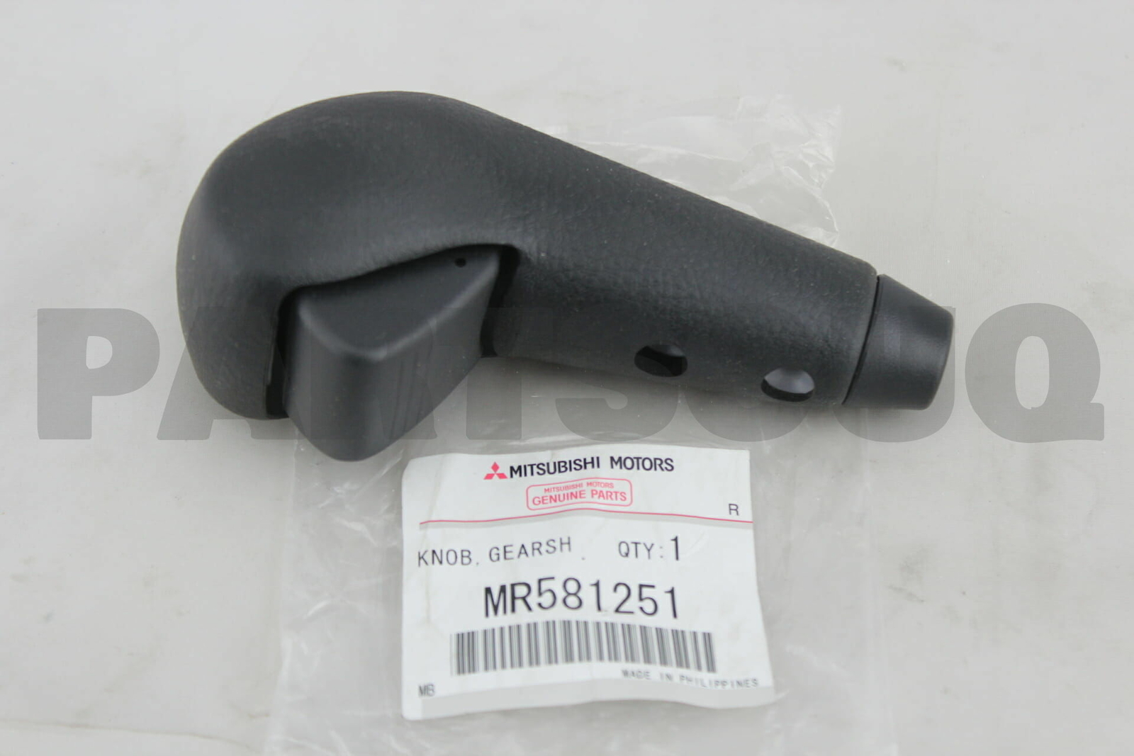 MR581251 Genuine Mitsubishi KNOB,GEARSHIFT LEVER