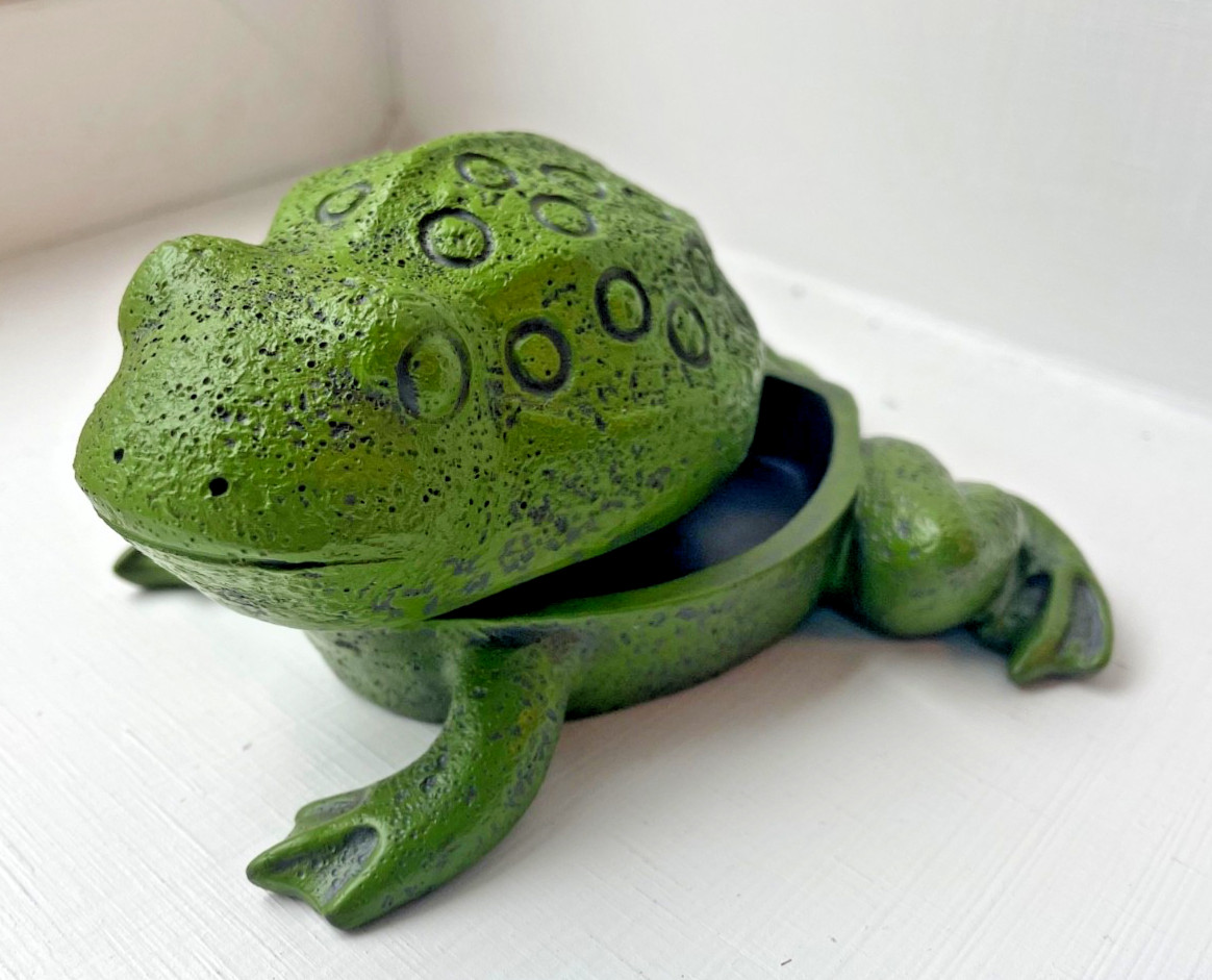 Vintage GREEN FROG OUTDOOR GARDEN STATUE FIGURINE TRINKET secret KEY HOLDER