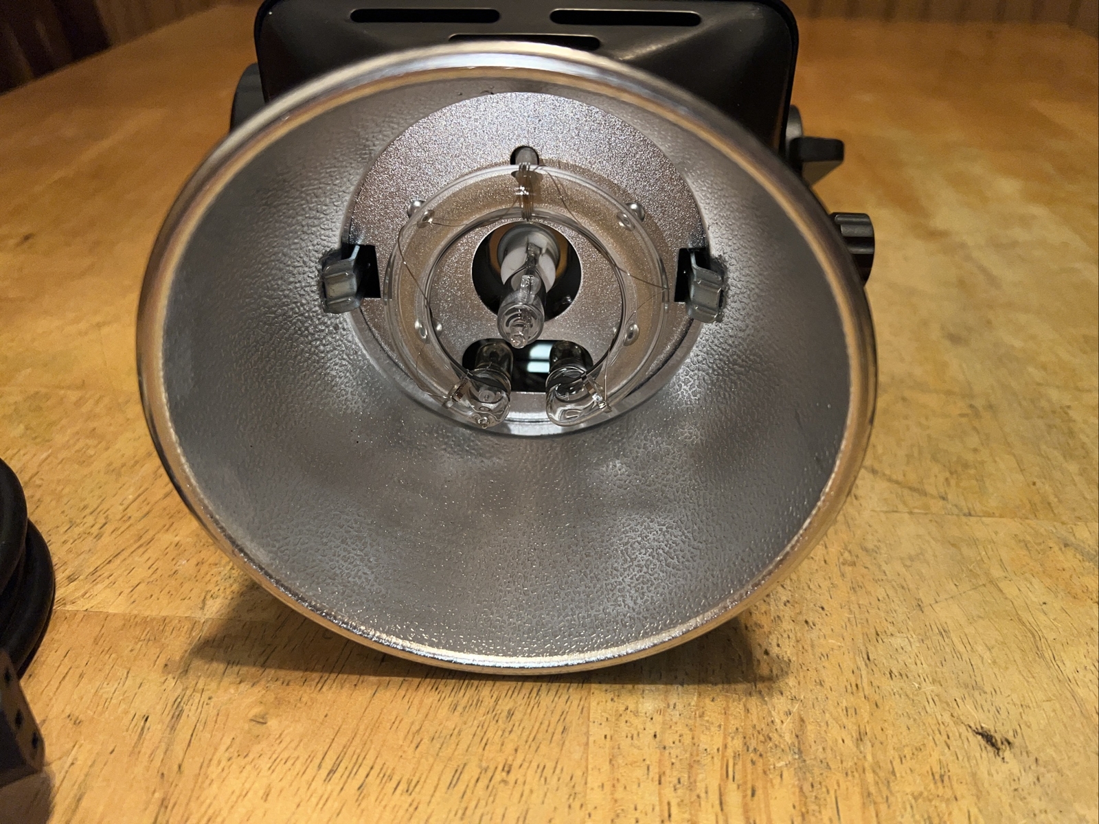 Flashpoint Model 600 Professional Photography Lighting Unit x1