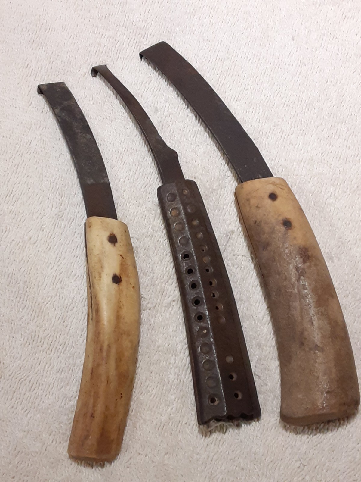 VTG HOOF KNIFE LOT of 3 HELLER BROS 1903, WOSTENHOLM & SON x 2 W BONE HANDLES
