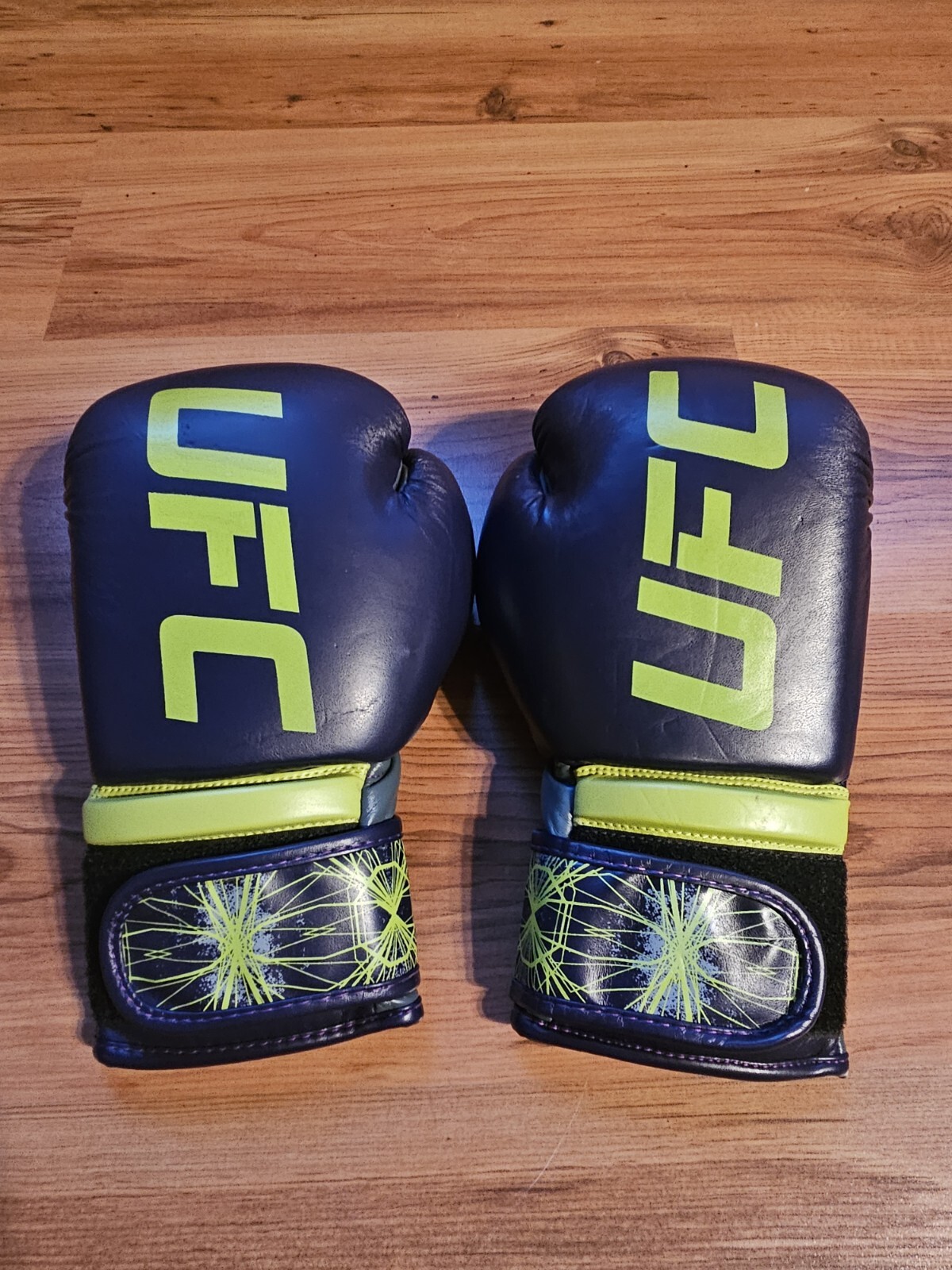 The Ultimate Fighter TUF 20 Gloves  UFC  Purple/Neon Green 12 OZ.