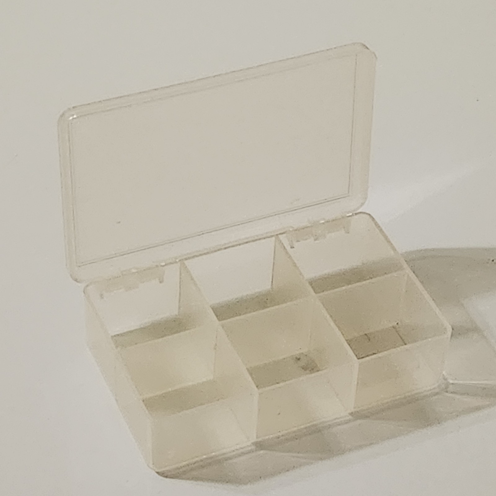 Small Clear Plastic Craft Bead Storage Box Container 6 Compartments Vtg FLAW -C