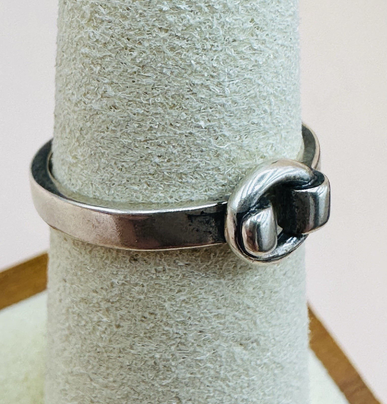 Sterling Silver 925 Classic Ring with Smooth Circle Toggle Clasp Handmade Size 6