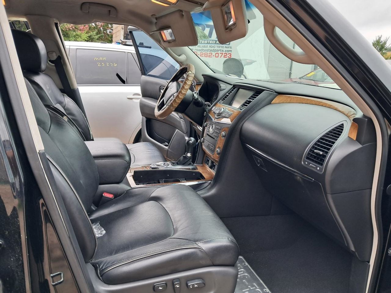 QX80      2014 Glove Box 4748941