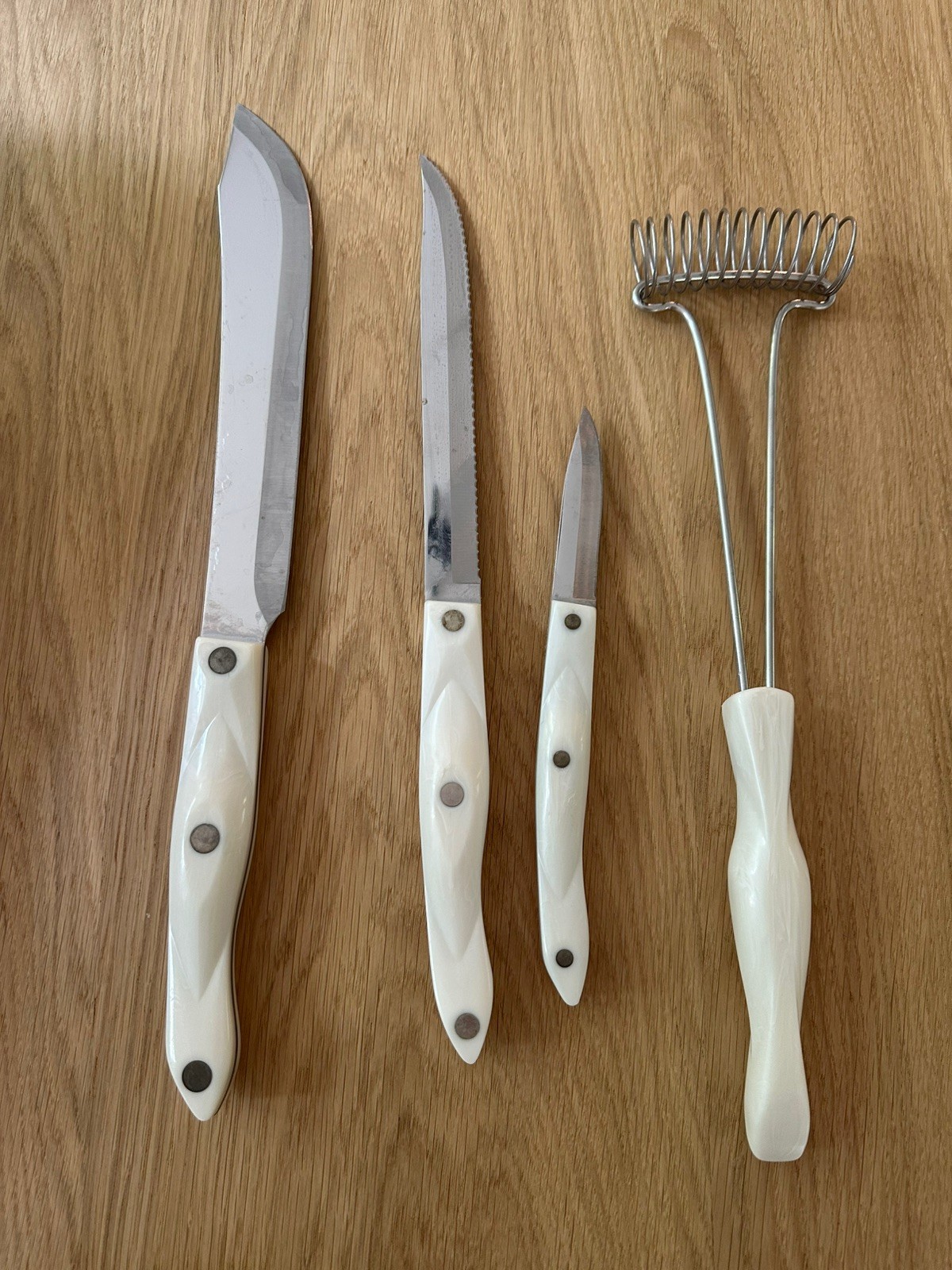 Cutco 4 Piece Set Pearl Pearing Knife, Whisk, Carver, Butcher Knife