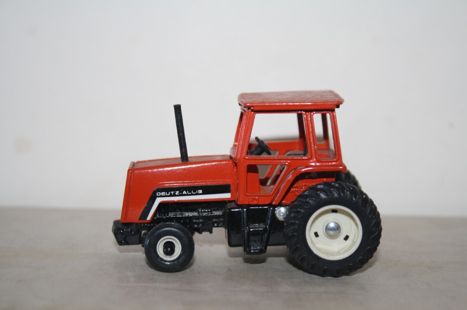 DEUTZ ALLIS FARM TRACTOR DIECAST-1/64-NICE-ORANGE-LOOSE