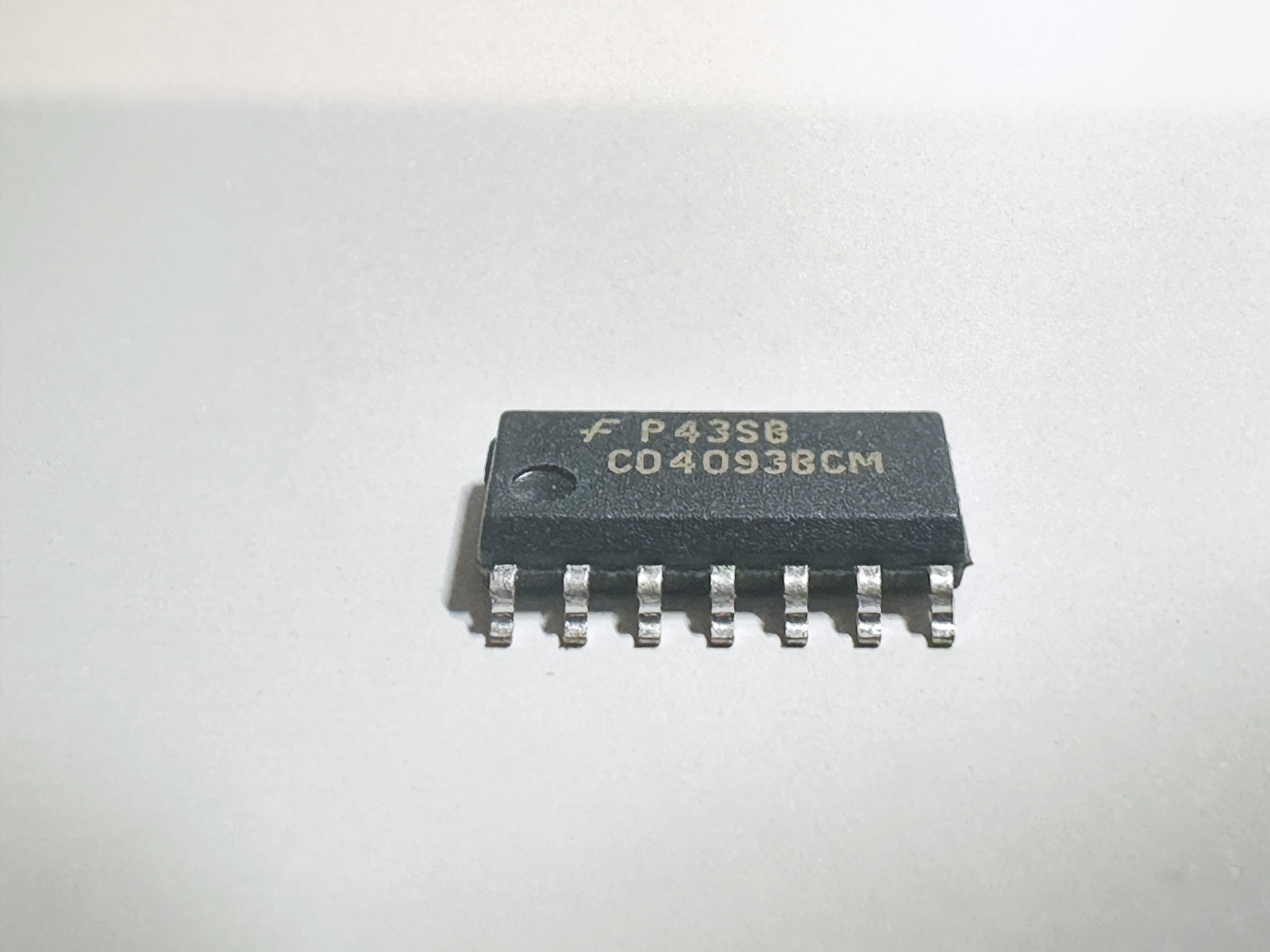5PCS CD4093BCM Fairchild Quad 2 Input NAND Schmitt Trigger 3V to 15V SOIC-14