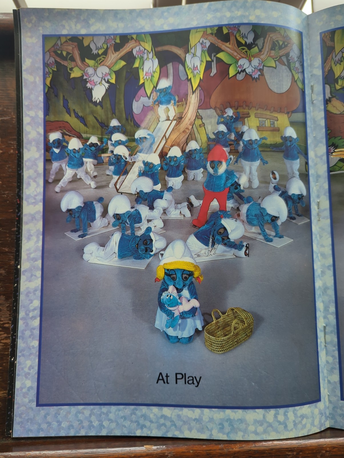 1984 Ice Capades Official Program Smurfs with Scott Hamilton Olympic Gold Insert