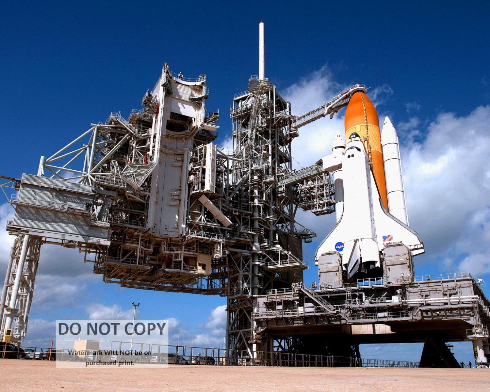 SPACE SHUTTLE ENDEAVOUR (STS-134) ON LAUNCH PAD 39A - 8X10 NASA PHOTO (ZZ-607)