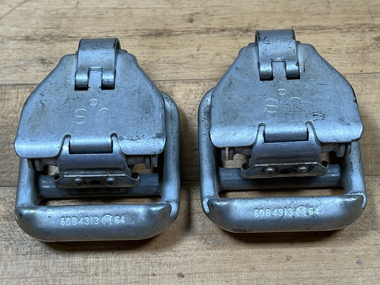 VINTAGE 1964 USAF CAPEWELL PARACHUTE HARNESS RISER QUICK RELEASE FITTING BUCKLES