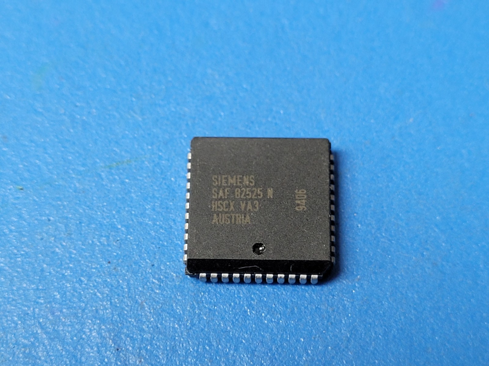 (1 PC) SAF82525N-VA3 SIEMENS Multi Protocol Controller CMOS PLCC44