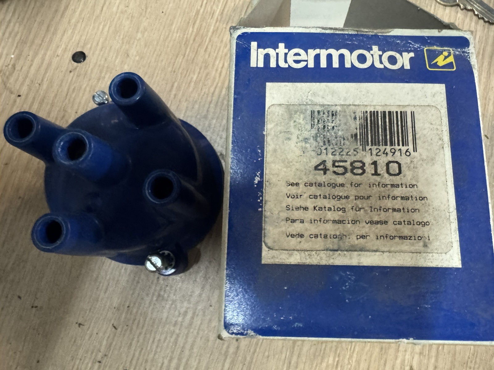 Ford Escort 45810 distributor cap for Orion, Morgan four four, Reliant Scimitar,