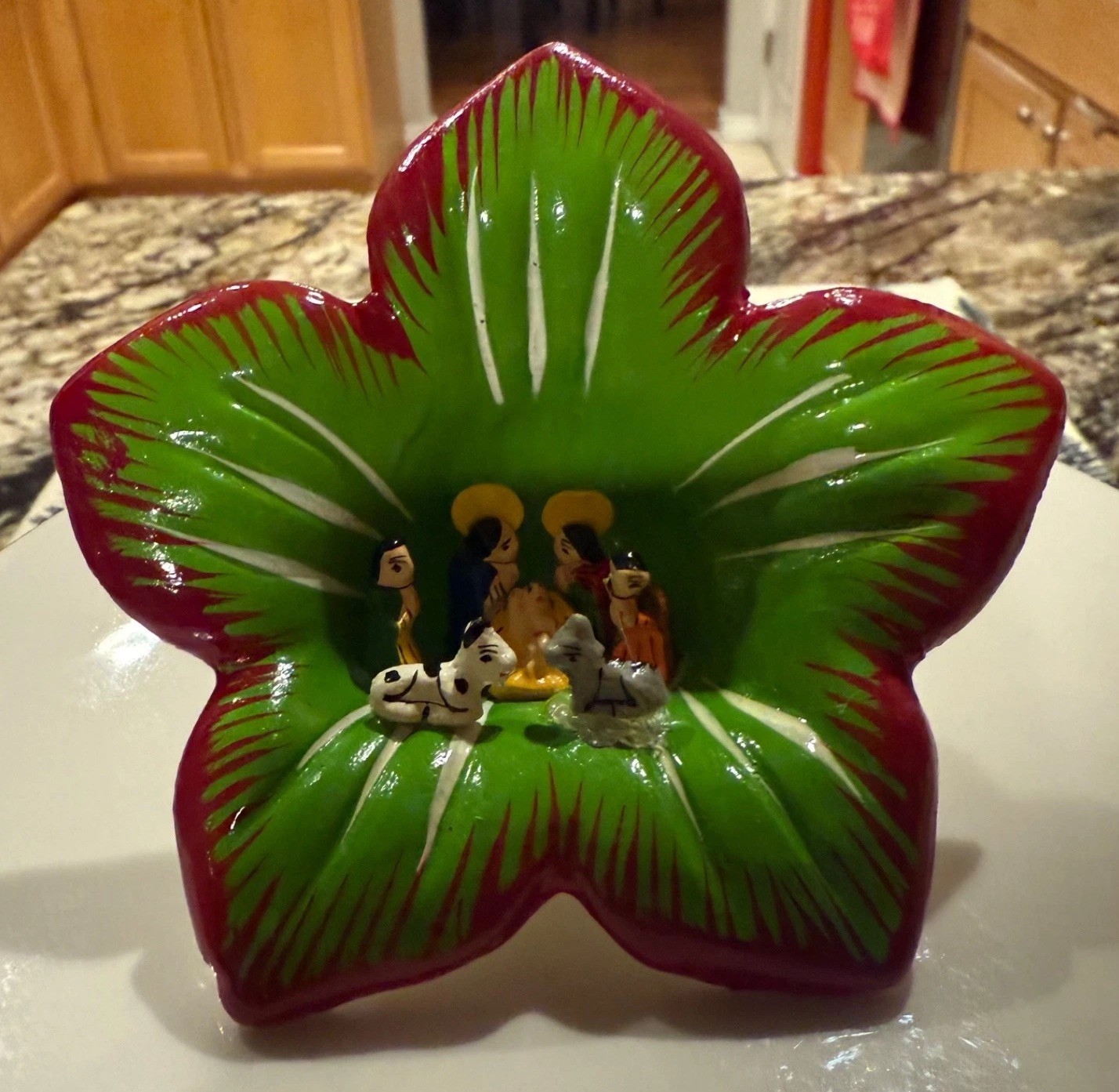 Vtg Peruvian Folk Art Papier Mache Flower W Nativity Scene Dk Pink Green 4.5 In