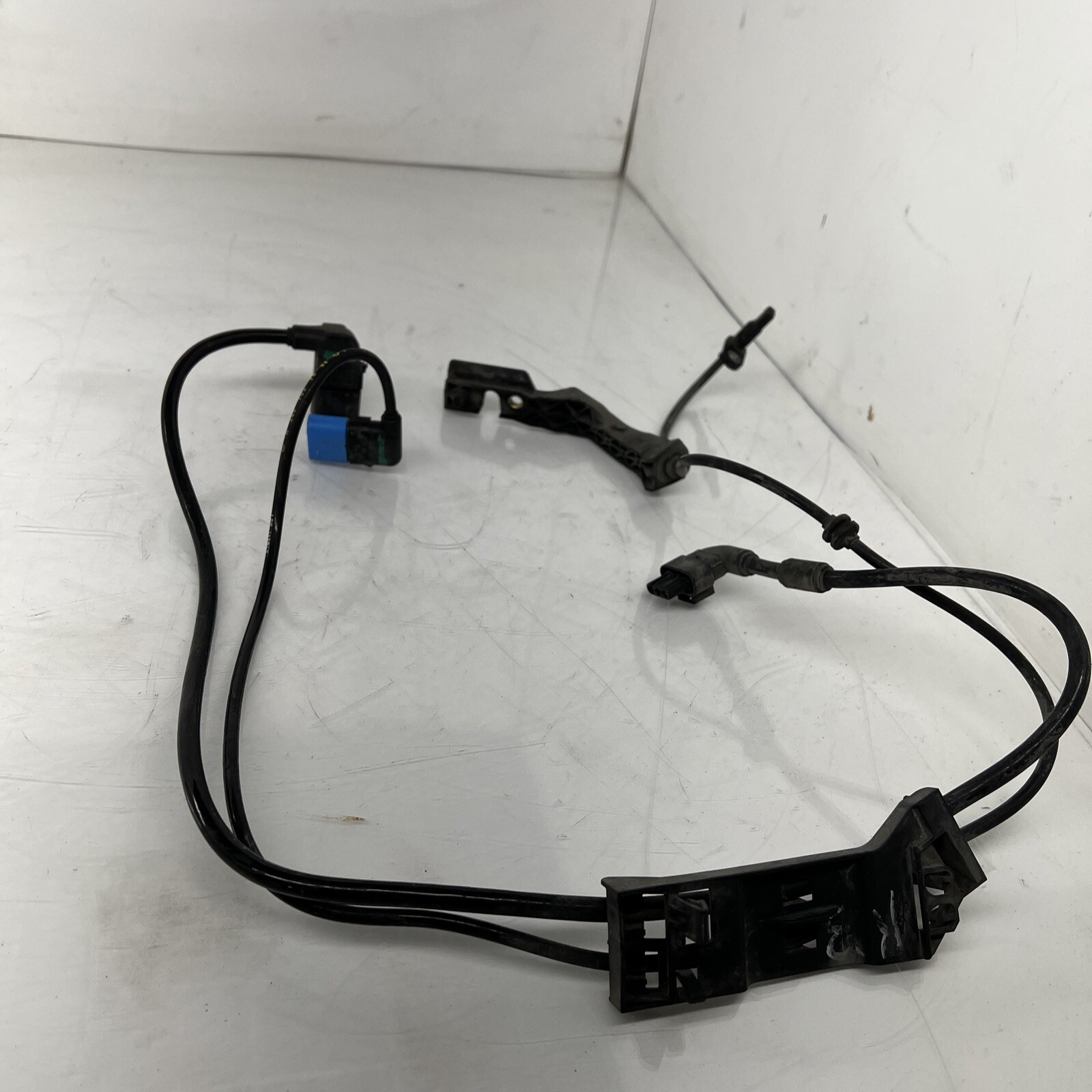 #MERCEDES CLA250  REAR RIGHT PARKING HAND BRAKE MOTOR CABLE WIRE OEM