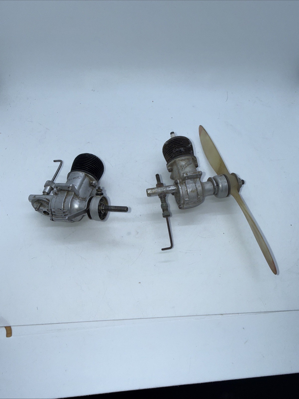 Lot Of 2 vintage 1946 Bantam .19 gas spark ignition model aircraft Has Compressi