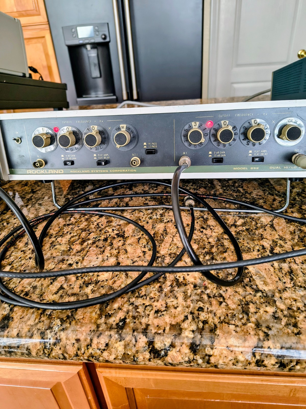 Rockland 852, Dual Hi/Lo Variable Analog Filter, tested with Wavetek 185, scope
