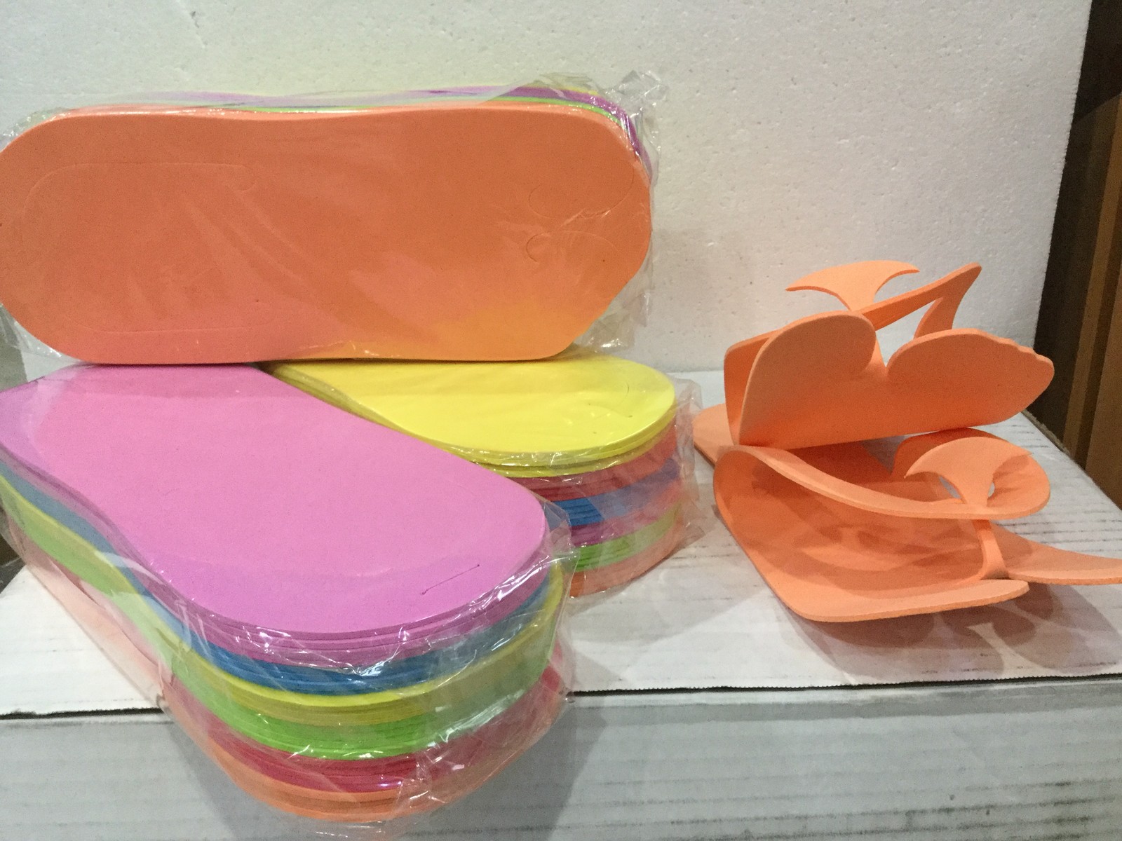 360 pairs Disposable foam pedicure spa flip flop slipper 6 assorted color (fold)