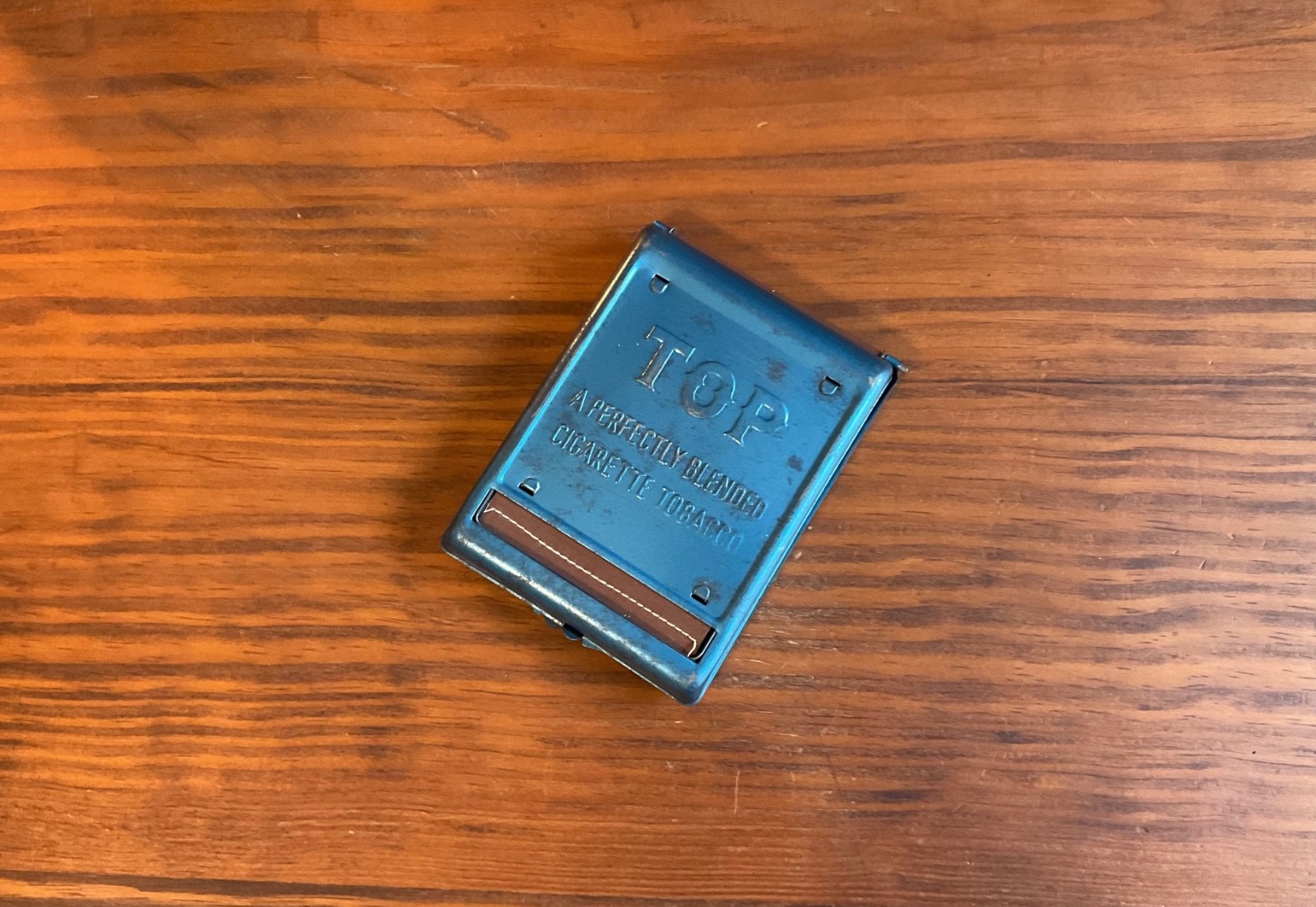 VINTAGE TOP BLUE METAL TIN CIGARETTE TOBACCO ROLLER MACHINE/ CLASSIC BRAND!