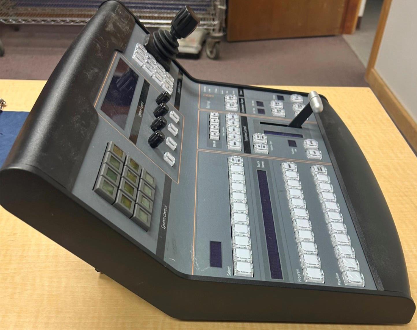 ^^ BLACKMAGIC DESIGN ATEM 1 M/E BROADCAST PANEL (LSP98)