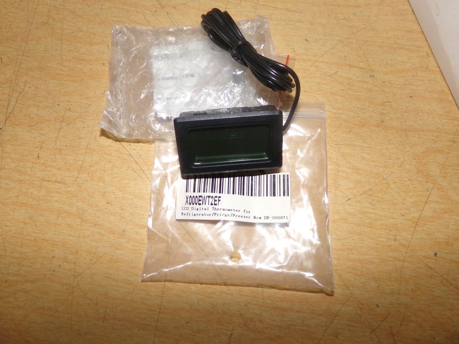 NEW LCD Digital Thermometer X000EWT2EF DE-000871  *FREE SHIPPING*