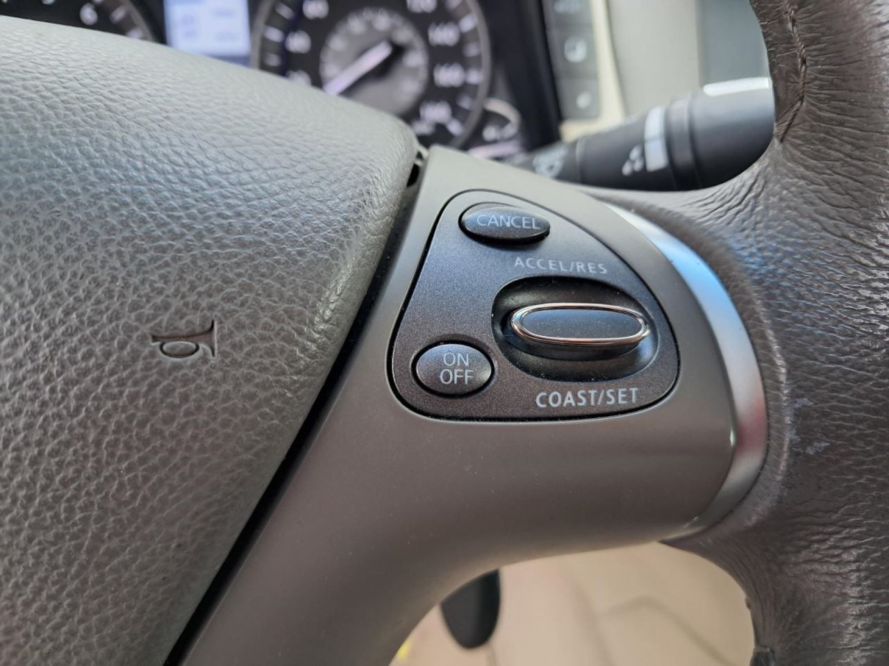 Q70 2015 Glove Box 4954329