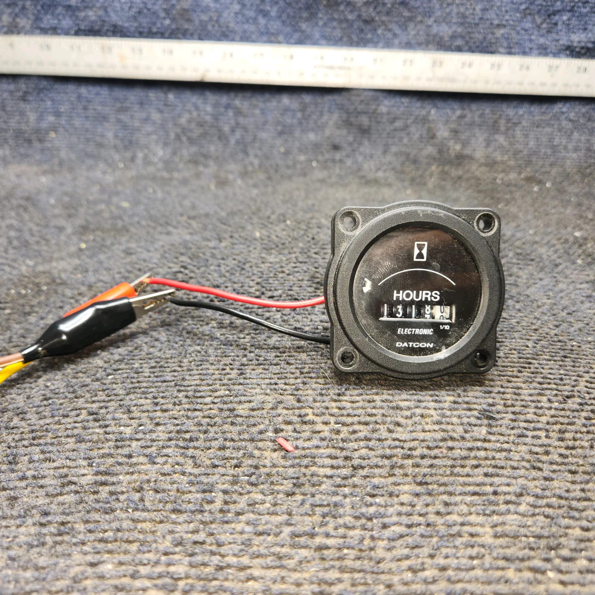 100690 | Datcon Instruments 873 |  Hour Meter Indicator – 12–24V, 1,318 Hours