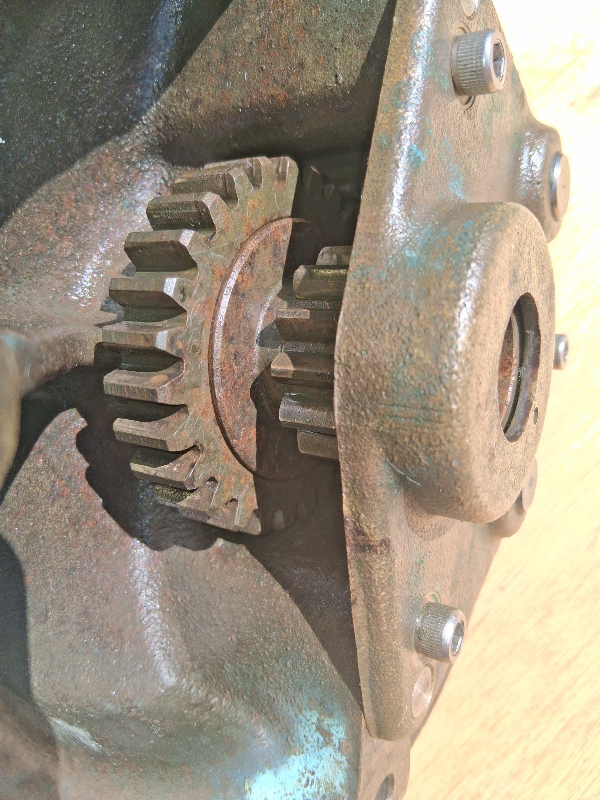 (2) Barient 28 Non Self Tailing Winches