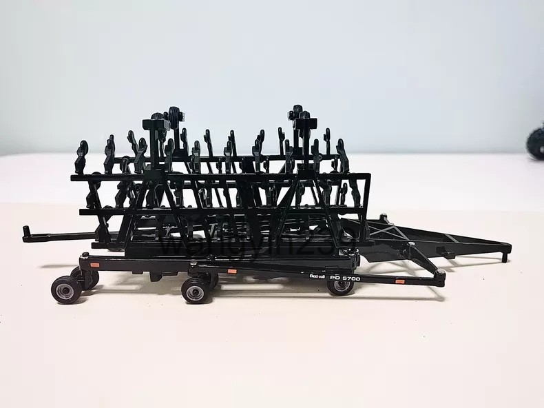 1:64 Alloy Black PD5700 Foldable Sled Model