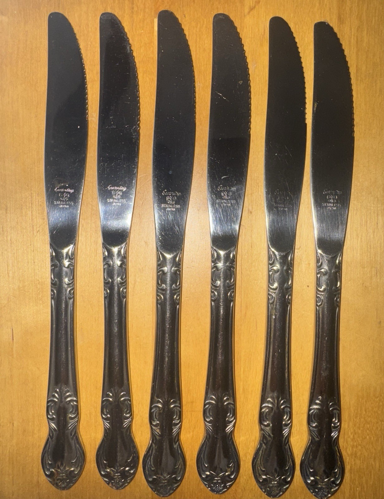 EASTERLING VALHALLA STAINLESS JAPAN FLATWARE SERRATED DINNER KNIFE GLOSSY