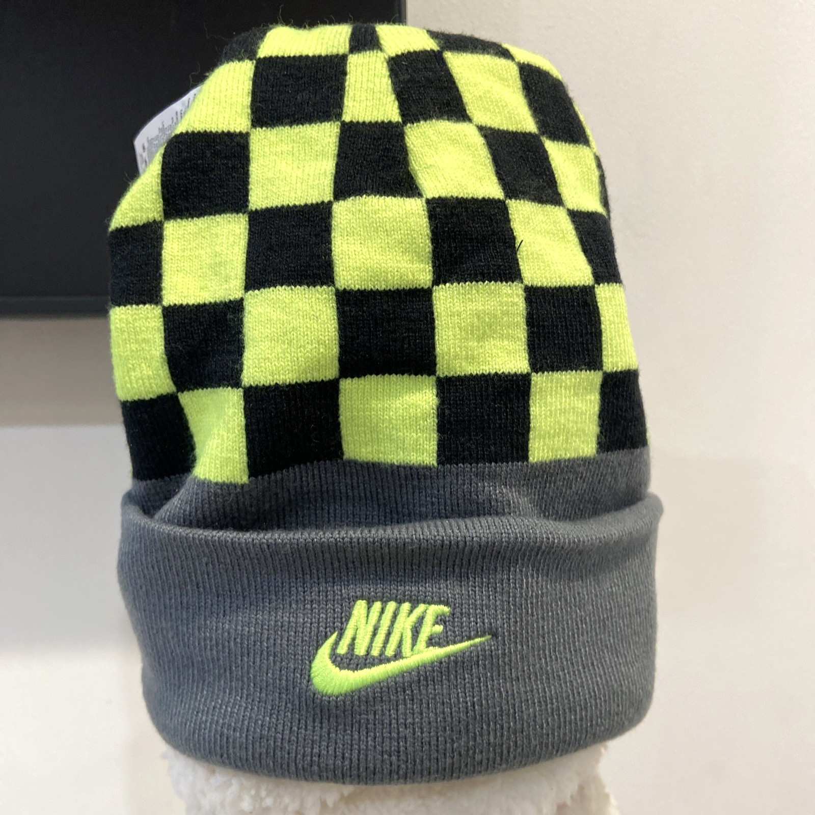 NIKE Big Kids Peak Standard Smile Reversible Beanie in Black/Grey/Yellow