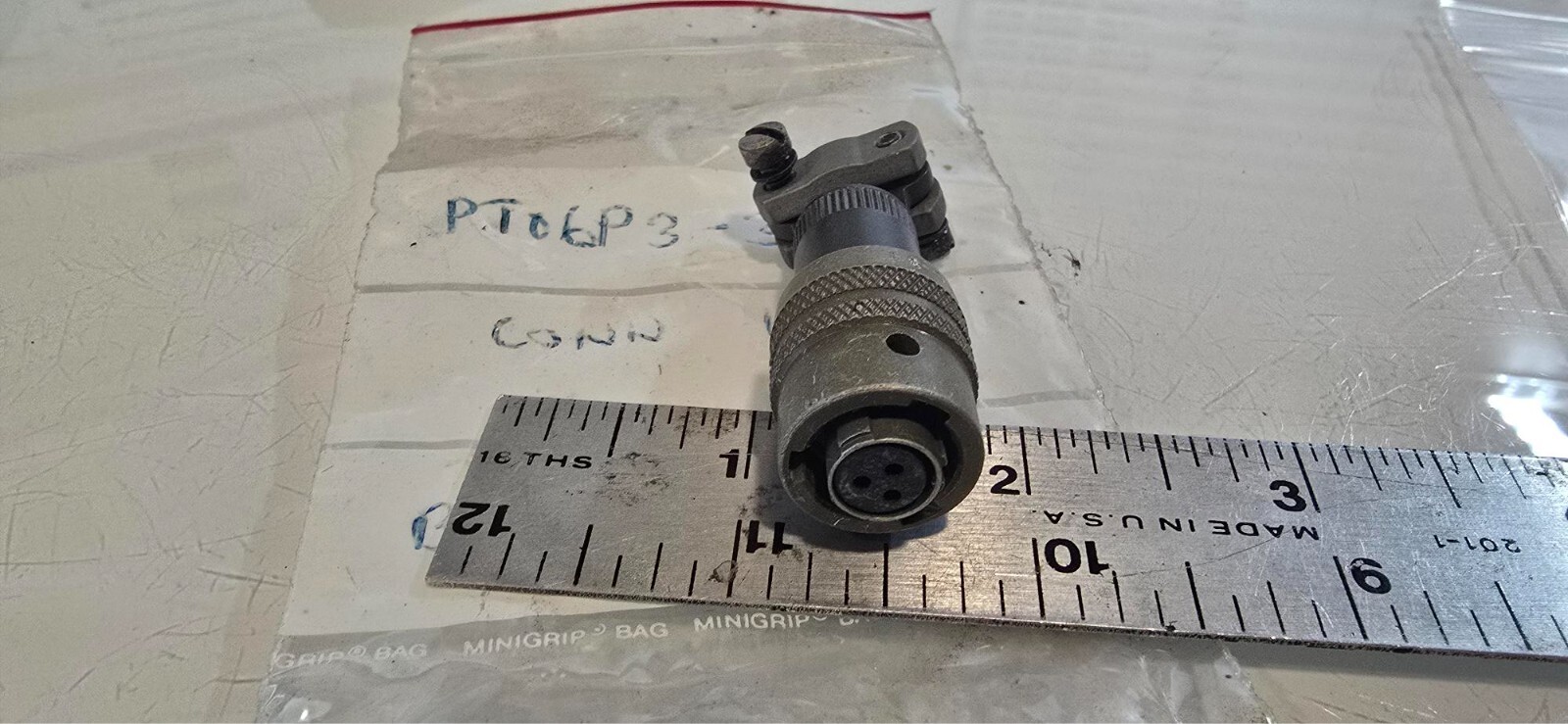MILITARY STANDARDS CONNECTOR PLUG PT06P3-3S